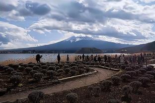 悲喜两重天！马来西亚主帅生无可恋脸，巴林教练组集体蹦跳狂欢